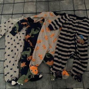 🍒 3/$20 🍒 Set of 4 fleece footy pajamas, 0-3 months, Carter’s gently used